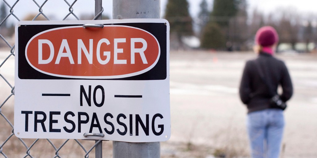 dangers-no-trespassing-sign